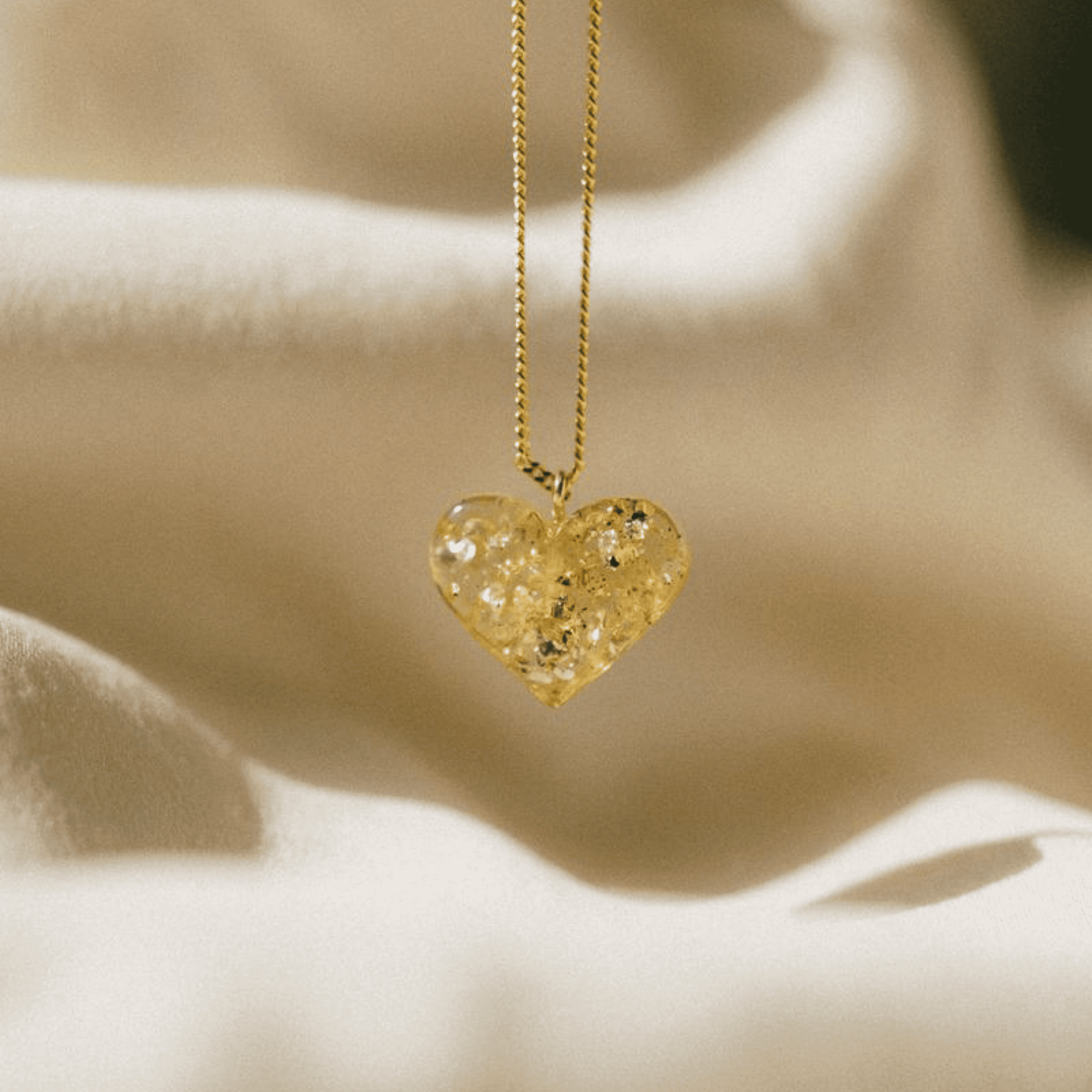 Gintarinis pakabukas "Širdelė"