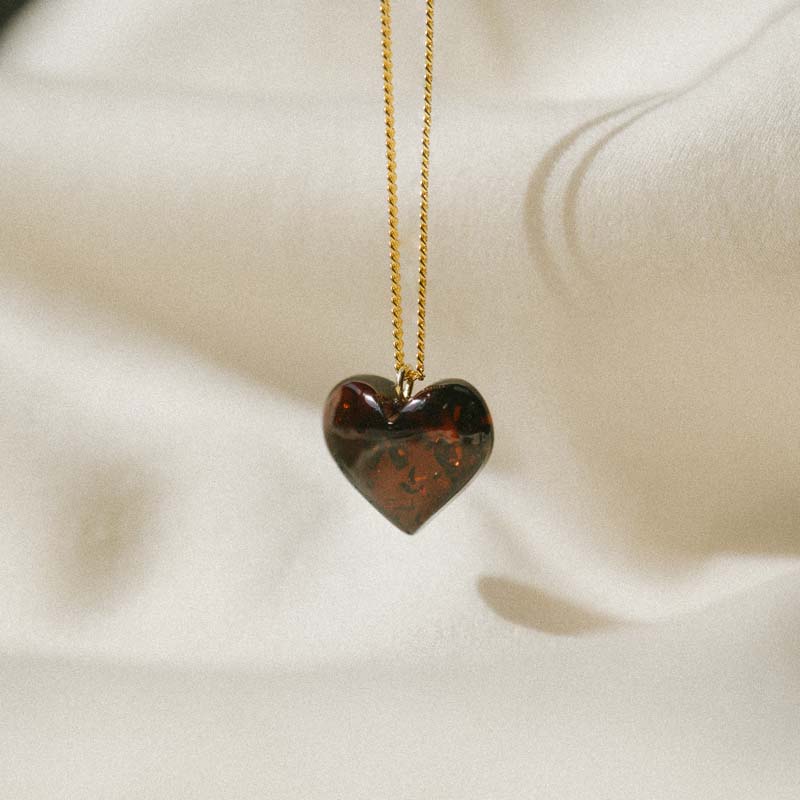 Gintarinis pakabukas "Širdelė"