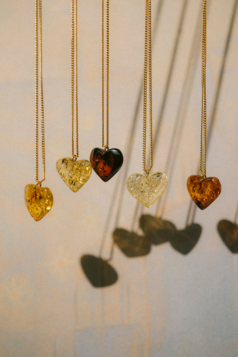 Gintarinis pakabukas "Širdelė"