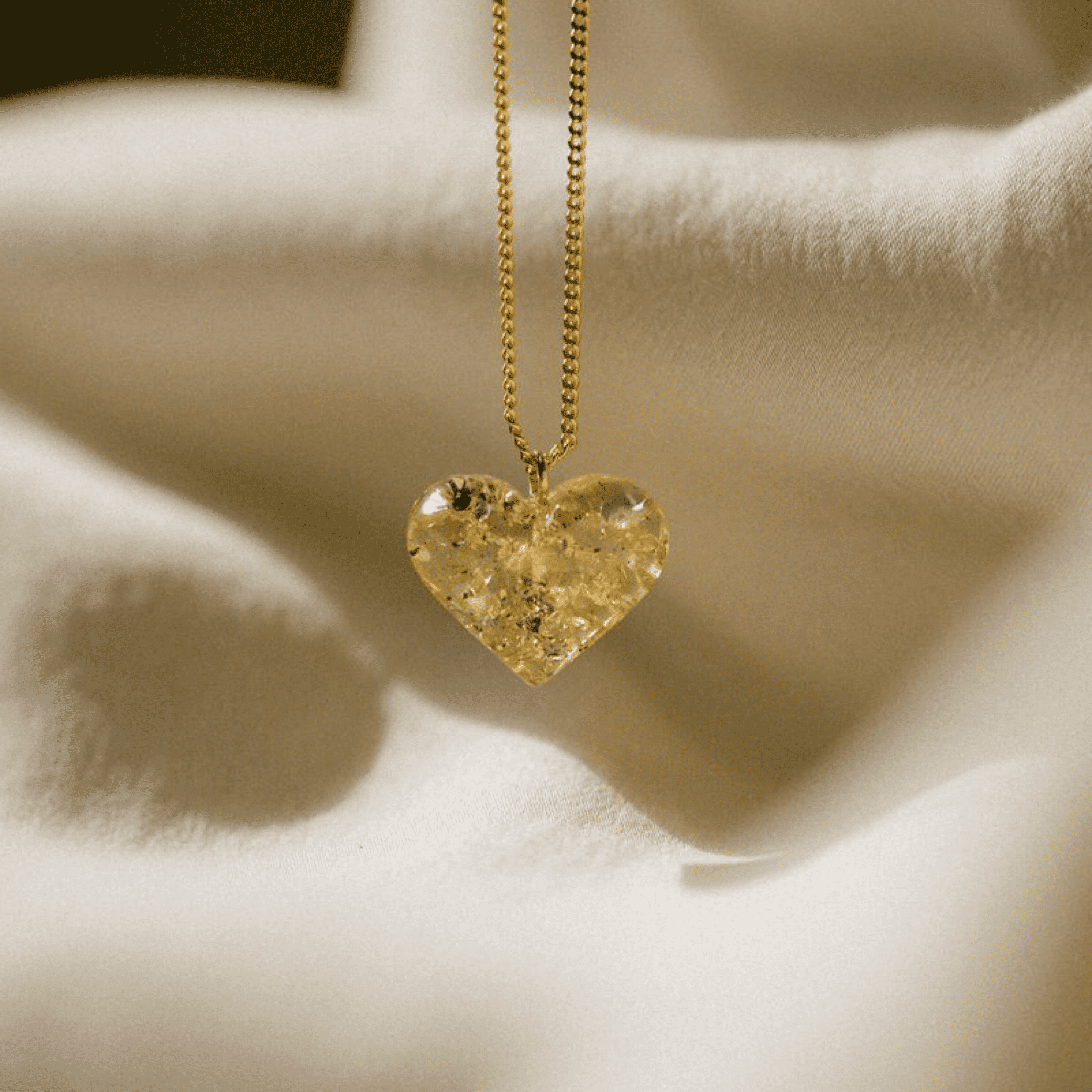 Gintarinis pakabukas "Širdelė"