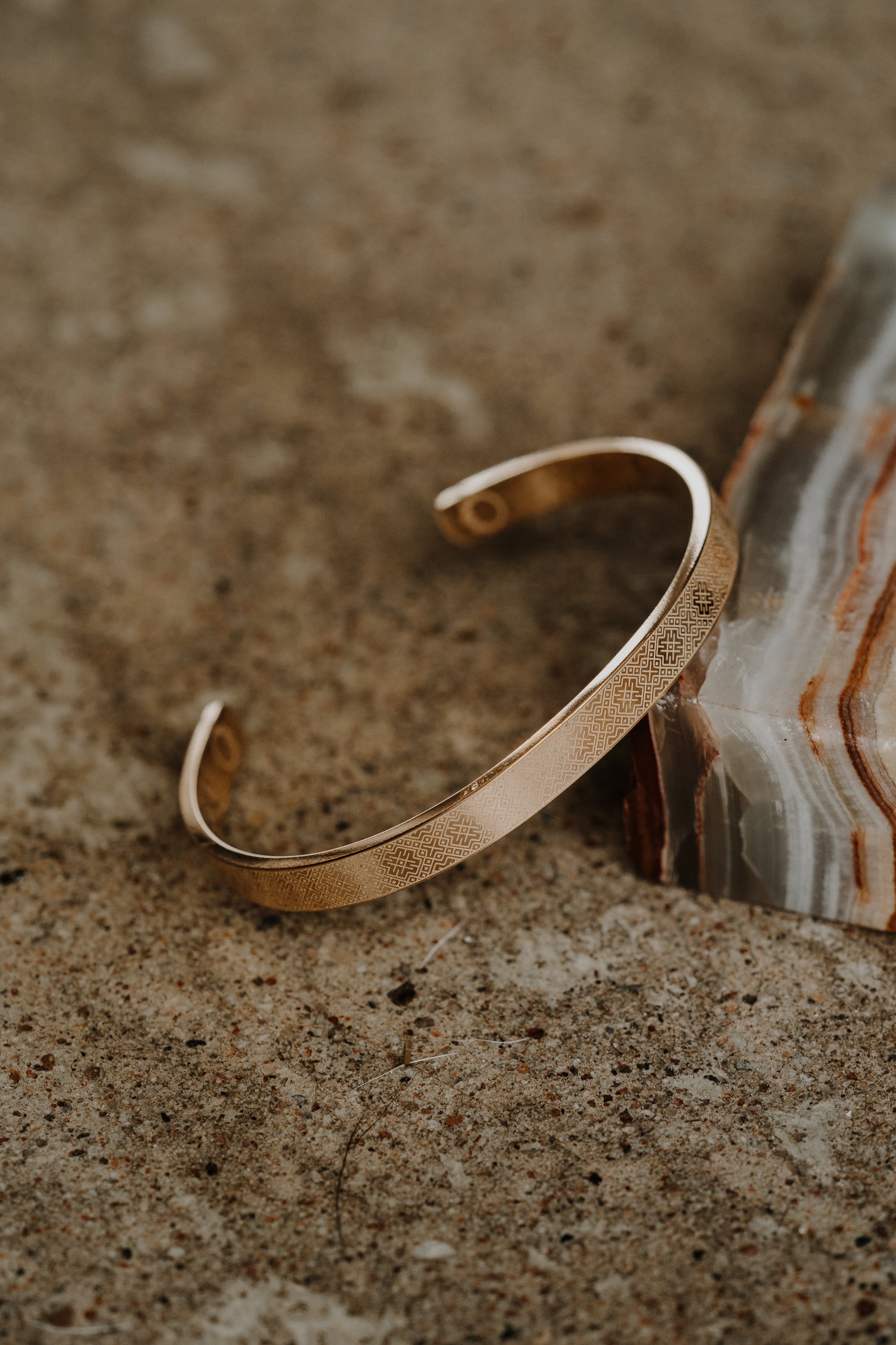 Paauksuota titano apyrankė "Tautinė juosta"